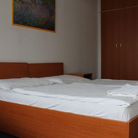 Romai Hotel บูดาเปสต์ ภายนอก รูปภาพ