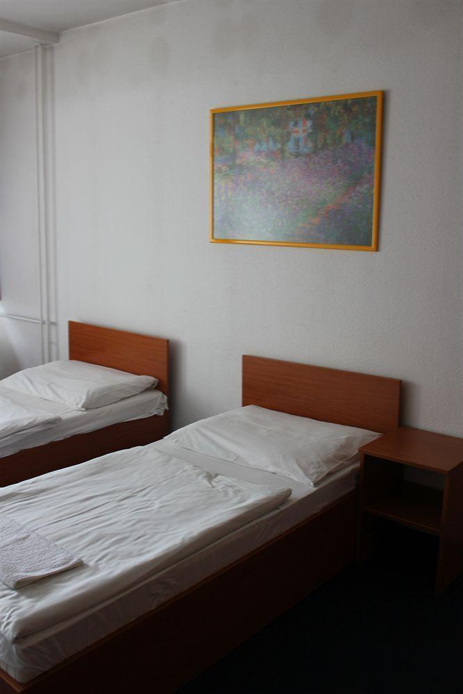 Romai Hotel บูดาเปสต์ ภายนอก รูปภาพ